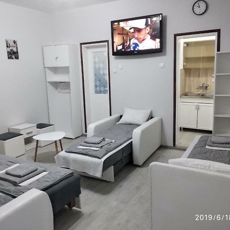 Apartmani Pinokio Ниш Екстер'єр фото